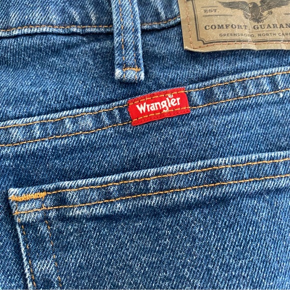 WRANGLER • 42 x 30 Regular Fit Premium Quality Blue Jeans - Picture 6 of 16